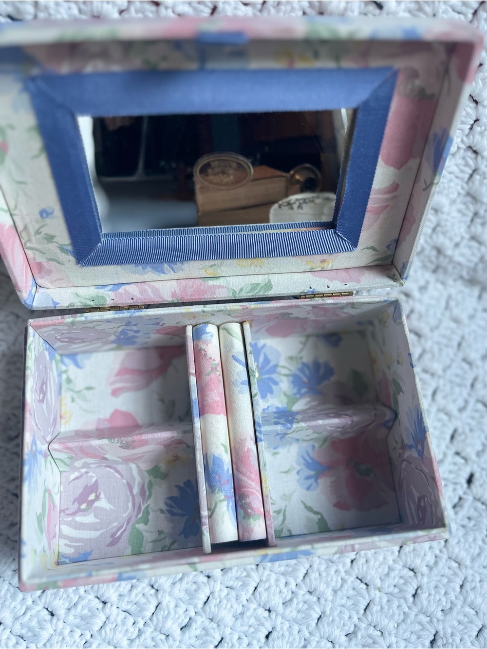 Vintage Floral Jewelry Box with Mirror - Pink & Blue -pristine condition